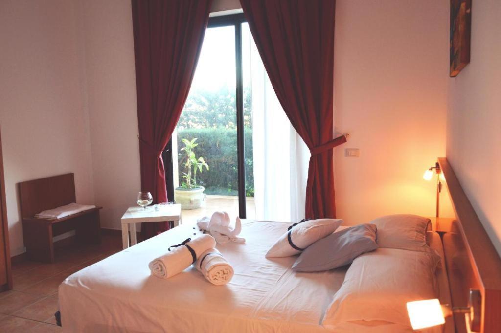 Desusino Residence & Hotel Butera Bagian luar foto