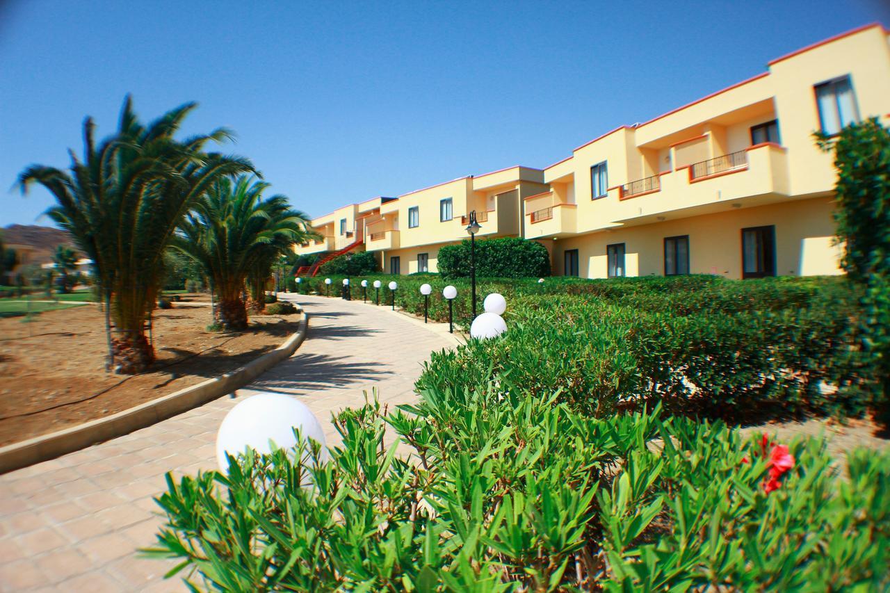 Desusino Residence & Hotel Butera Bagian luar foto